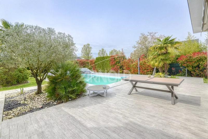 Maison - 249 m² - 6 pièces