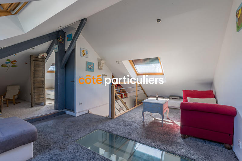 Maison - 233 m² - 9 pièces