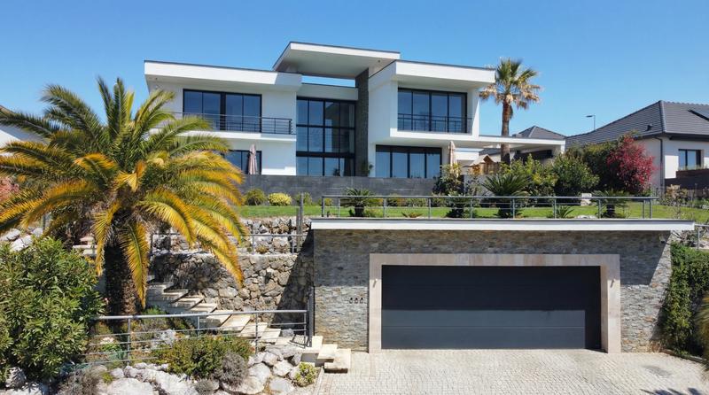 Maison - 363 m² - 9 pièces