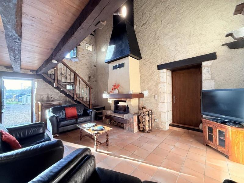 Maison - 250 m² - 6 pièces