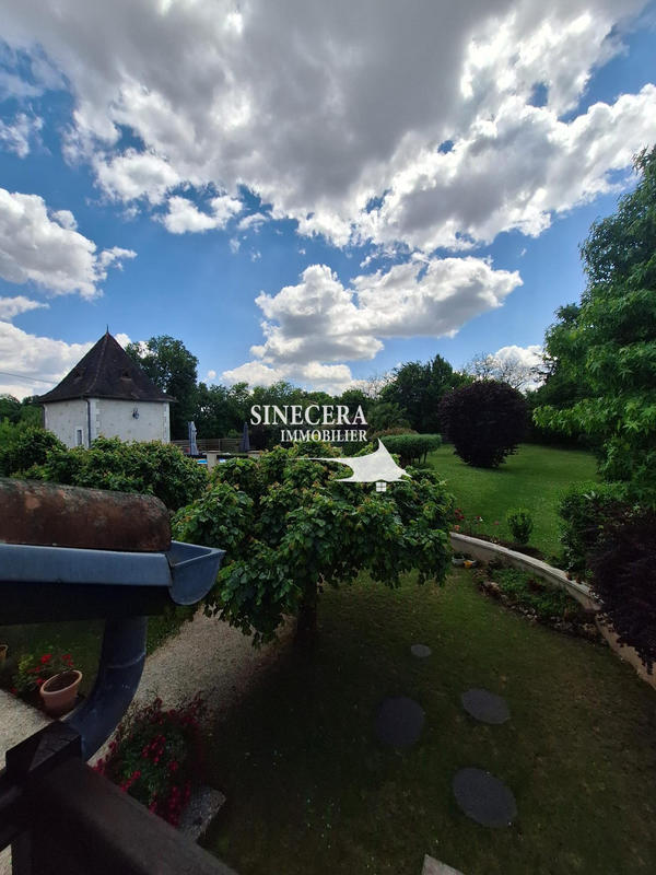 Maison - 230 m² - 8 pièces