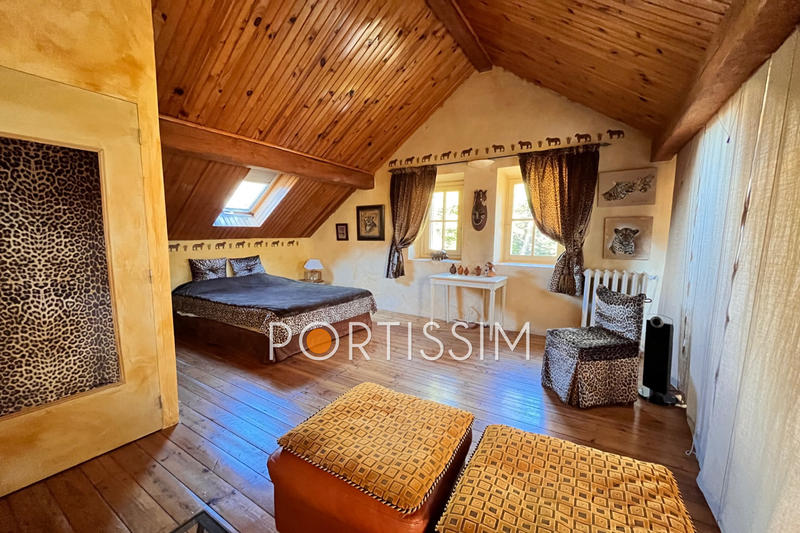 Maison - 368 m² - 10 pièces