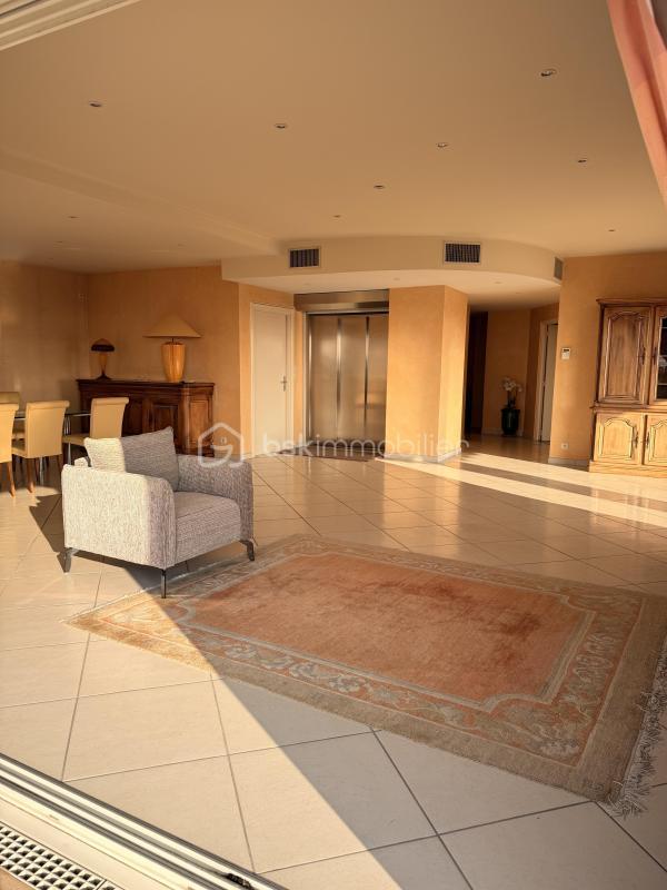 Penthouse - 160 m² - 4 pièces