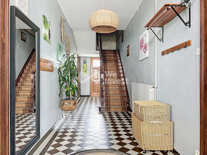 Maison - 204 m² - 7 pièces