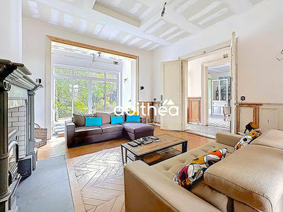 Maison - 226 m² - 8 pièces