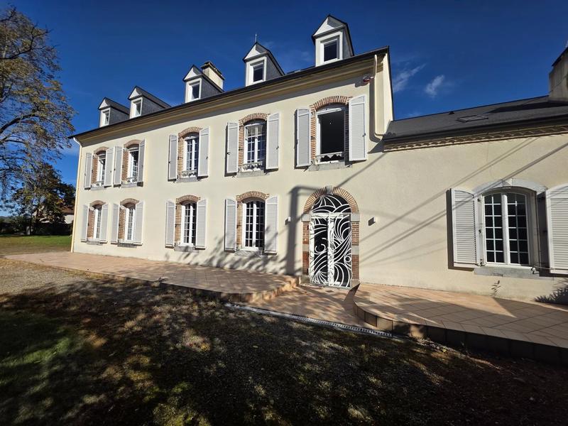 Maison - 564 m² - 16 pièces