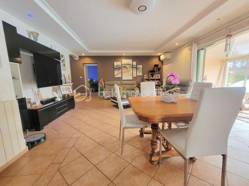 Villa - 240 m² - 8 pièces