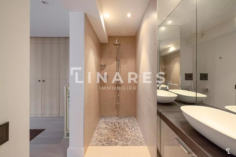 Maison - 570 m² - 7 pièces