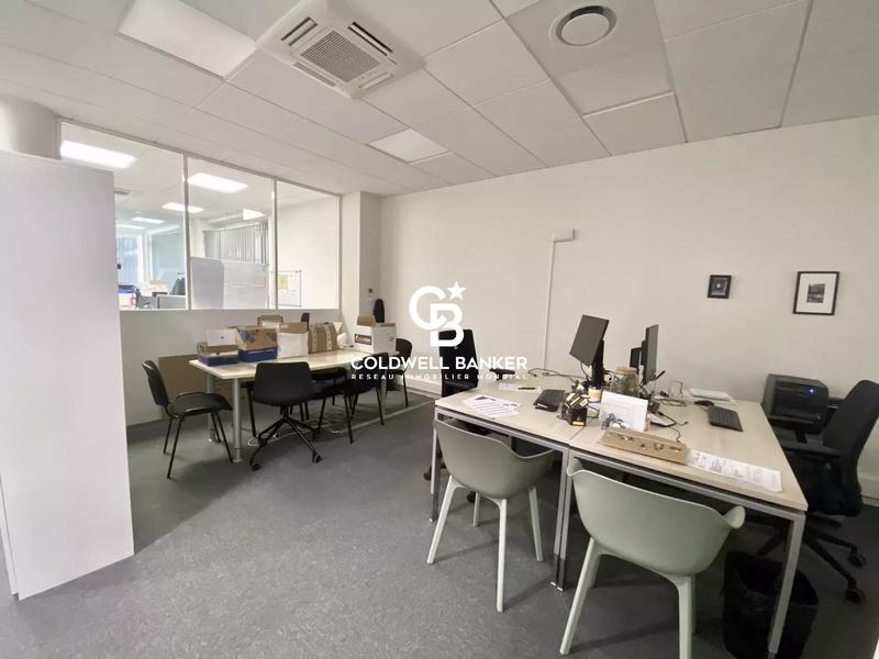 Local commercial - 255 m² - 6 pièces