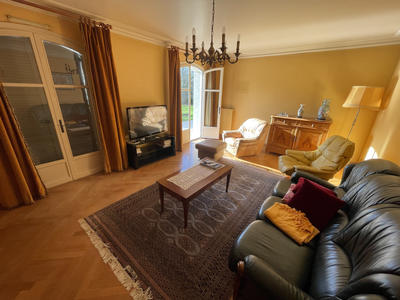 Maison - 300 m² - 12 pièces