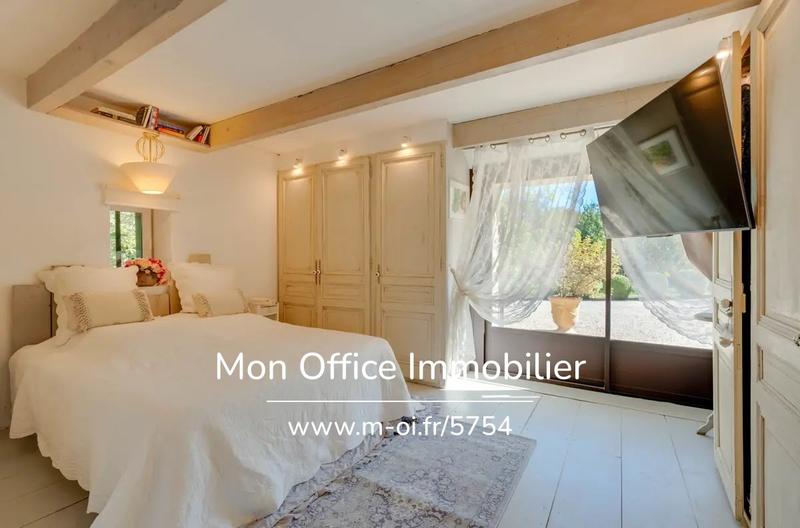 Demeure - 300 m² - 9 pièces