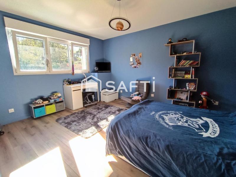 Maison - 220 m² - 7 pièces