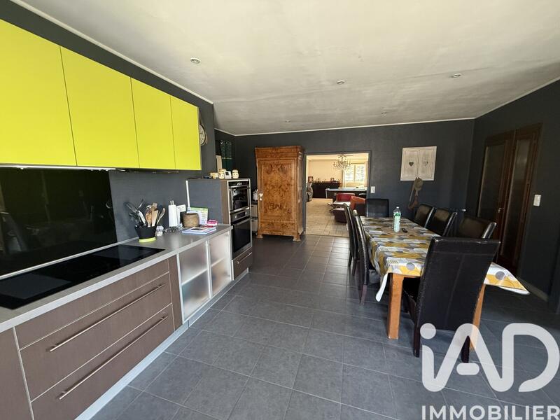 Maison - 246 m² - 8 pièces