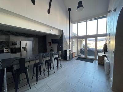 Maison - 216 m² - 5 pièces