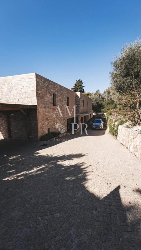 Villa - 370 m² - 8 pièces
