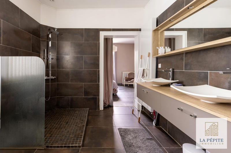 Maison - 275 m² - 7 pièces