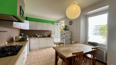 Maison - 205 m² - 9 pièces