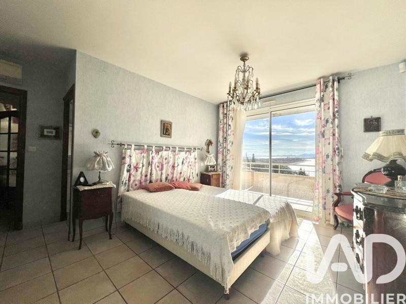 Maison - 260 m² - 7 pièces