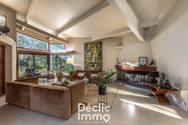 Maison - 280 m² - 8 pièces