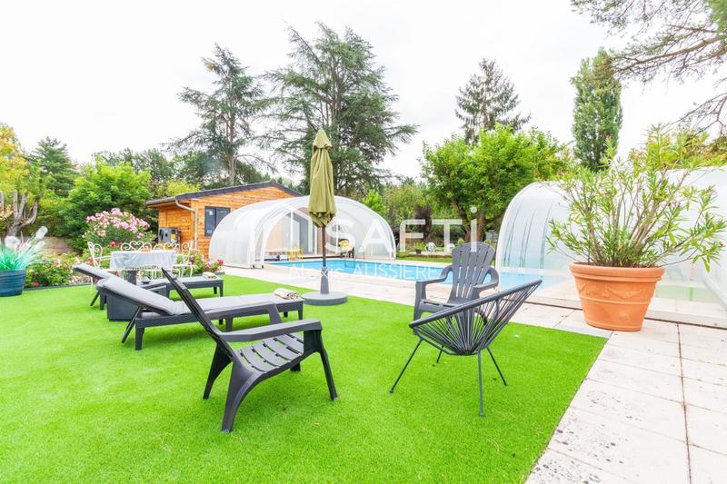 Maison - 384 m² - 12 pièces