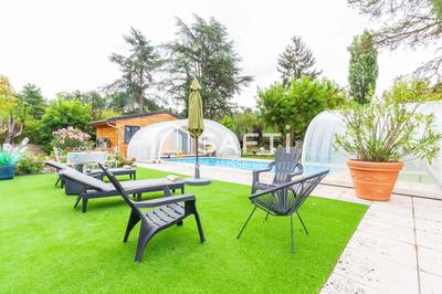 Maison - 384 m² - 12 pièces