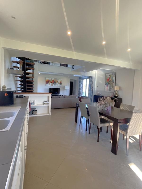 Maison - 175 m² - 5 pièces