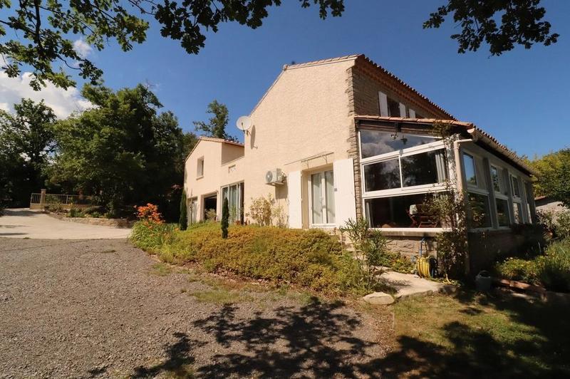 Maison - 180 m² - 6 pièces