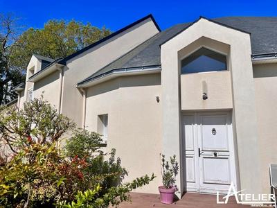 Maison - 200 m² - 7 pièces