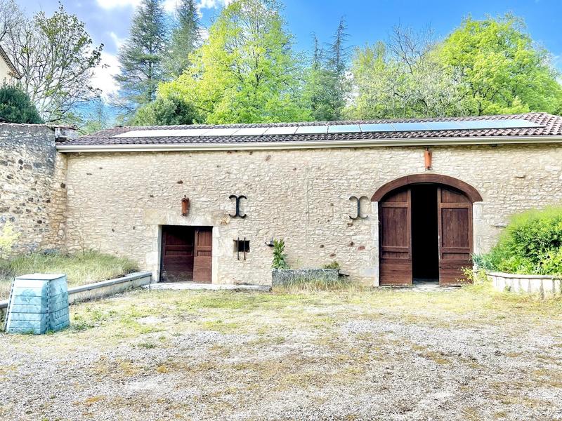 Maison - 275 m² - 11 pièces