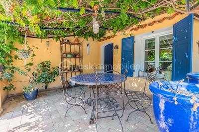 Maison - 218 m² - 7 pièces