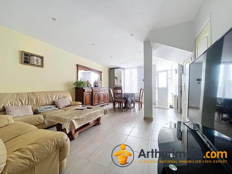 Maison - 225 m² - 10 pièces