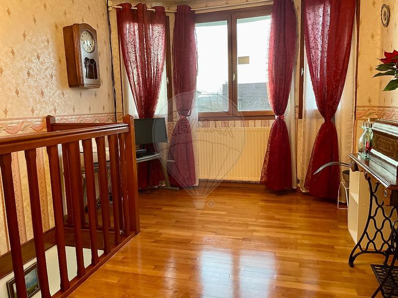 Maison - 98 m² - 5 pièces