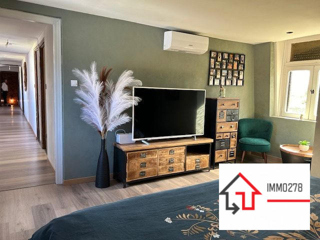 Maison - 250 m² - 9 pièces