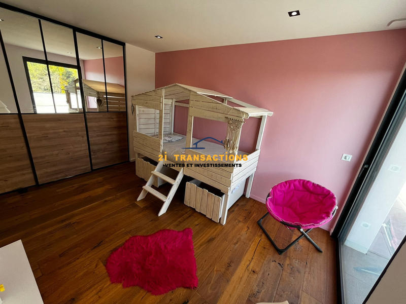 Maison - 240 m² - 6 pièces