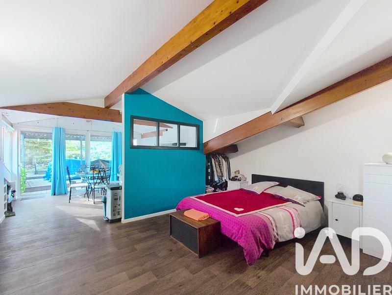 Maison - 230 m² - 6 pièces