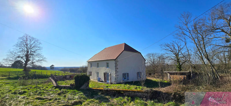 Maison de village - 250 m² - 8 pièces