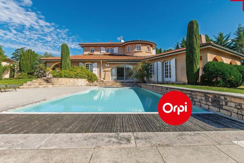 Propriété - 284 m² - 7 pièces