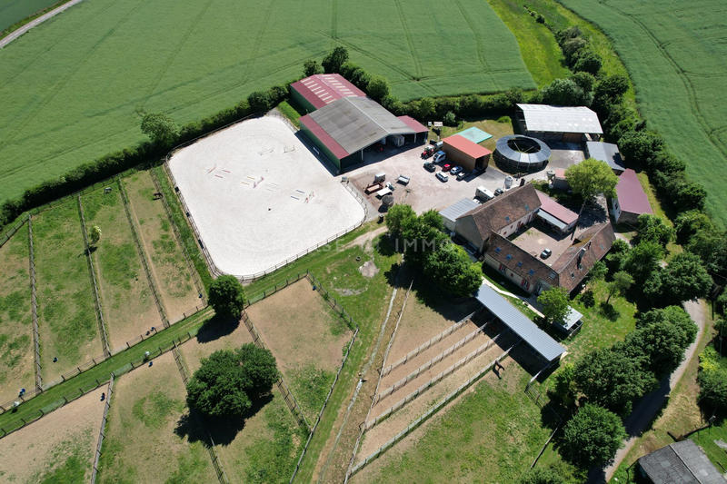 Maison - 330 m² - 10 pièces