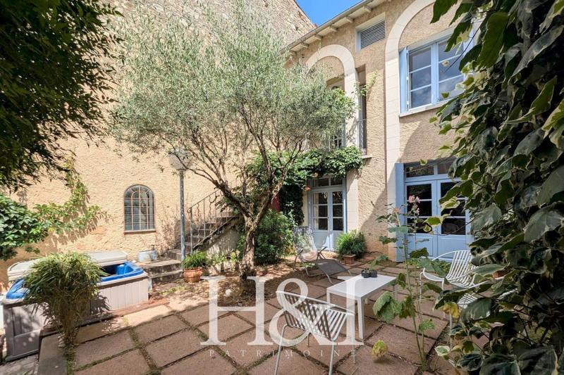 Propriété - 193 m² - 11 pièces