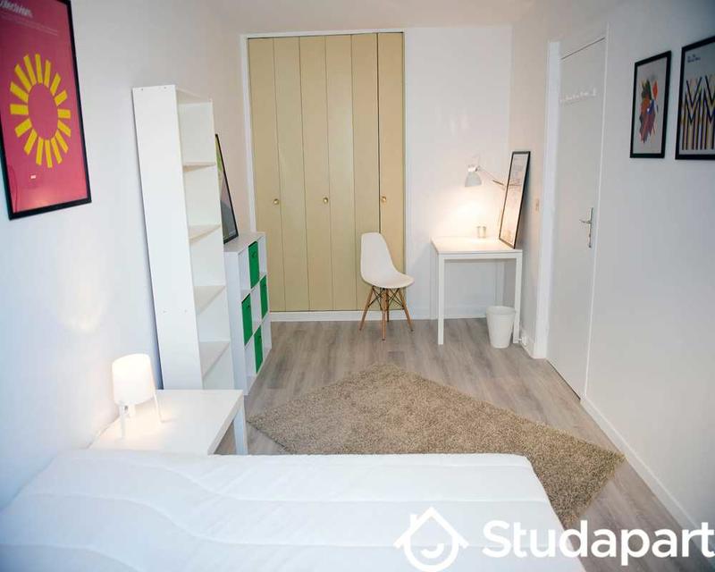 Chambre - 90 m² - 1 pièce