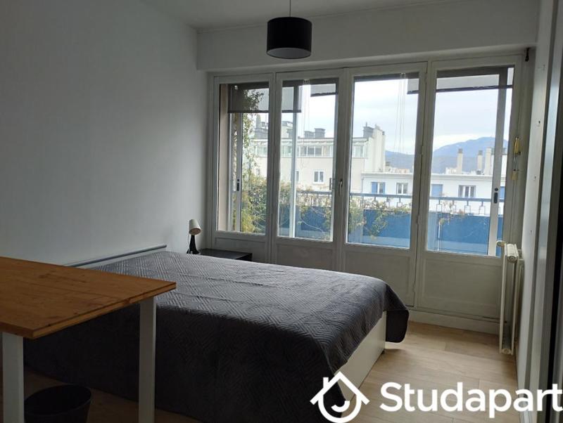 Chambre - 12 m² - 1 pièce