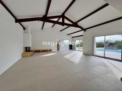 Maison - 248 m² - 8 pièces