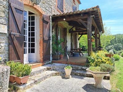 Propriété - 201 m² - 8 pièces