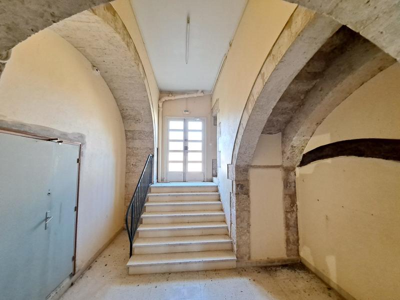 Château - 5 346 m² - 1 pièce