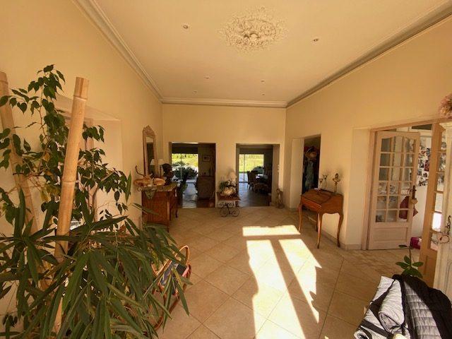 Maison - 400 m² - 10 pièces