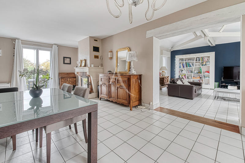 Maison - 210 m² - 6 pièces