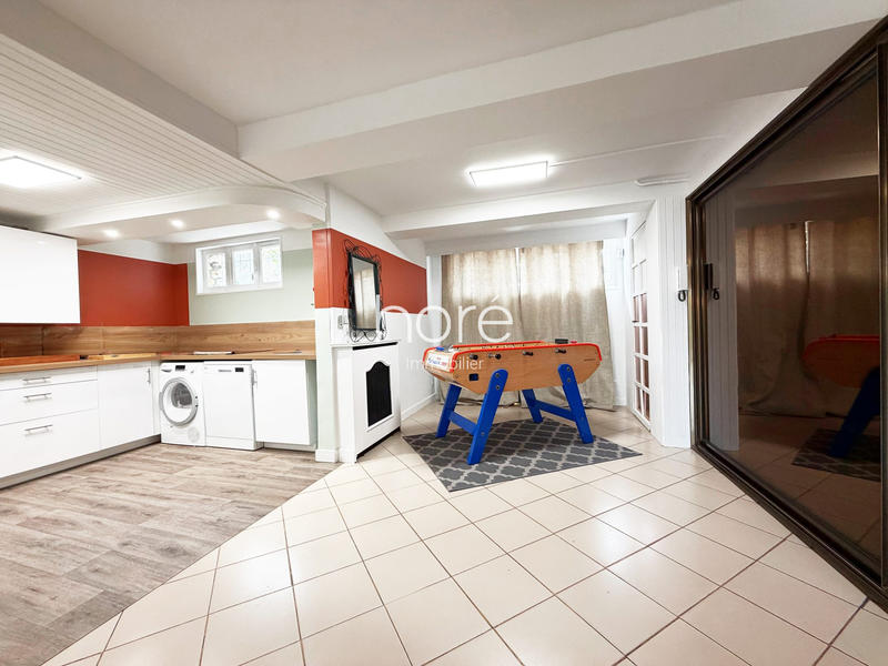 Maison - 210 m² - 8 pièces