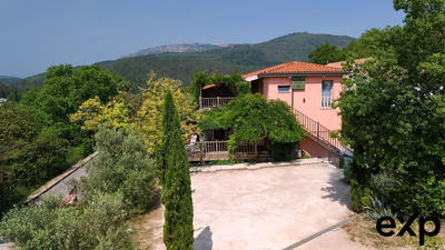 Villa - 167 m² - 9 pièces