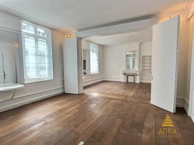 Maison - 374 m² - 8 pièces