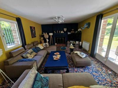 Propriété - 260 m² - 8 pièces